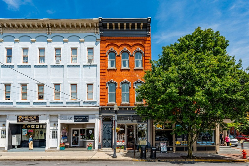305 North Queen on the 300 Block