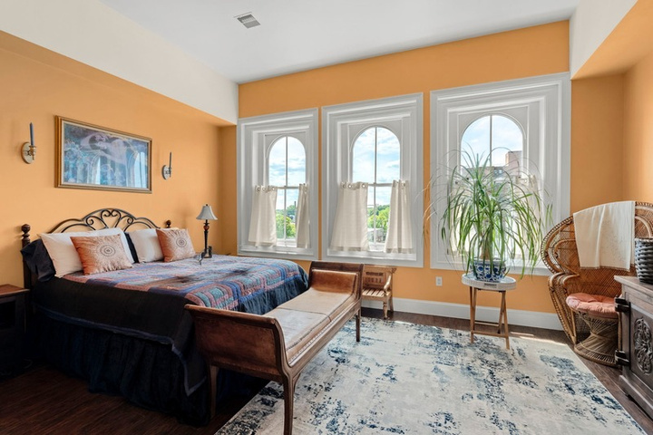 Additional residence room with tall windows